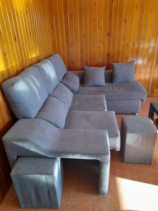 Divano modulare grigio con canapé, chaiselongue e 2 pouf