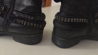 Botines negros con tachuelas