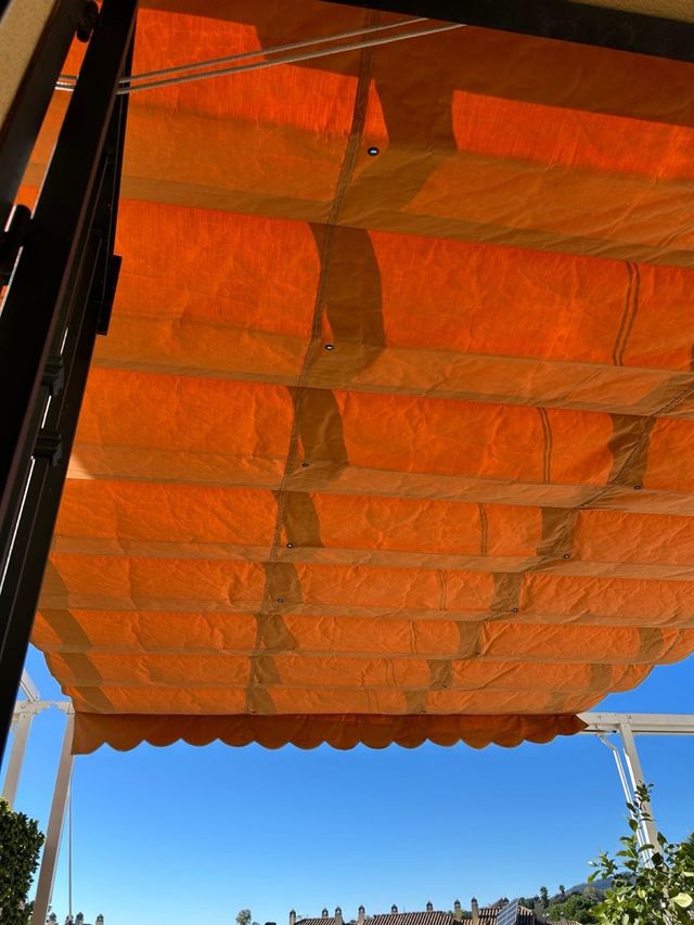 Toldo corredero naranja