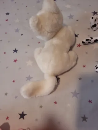 2 Peluches: Gato blanco y Dálmata