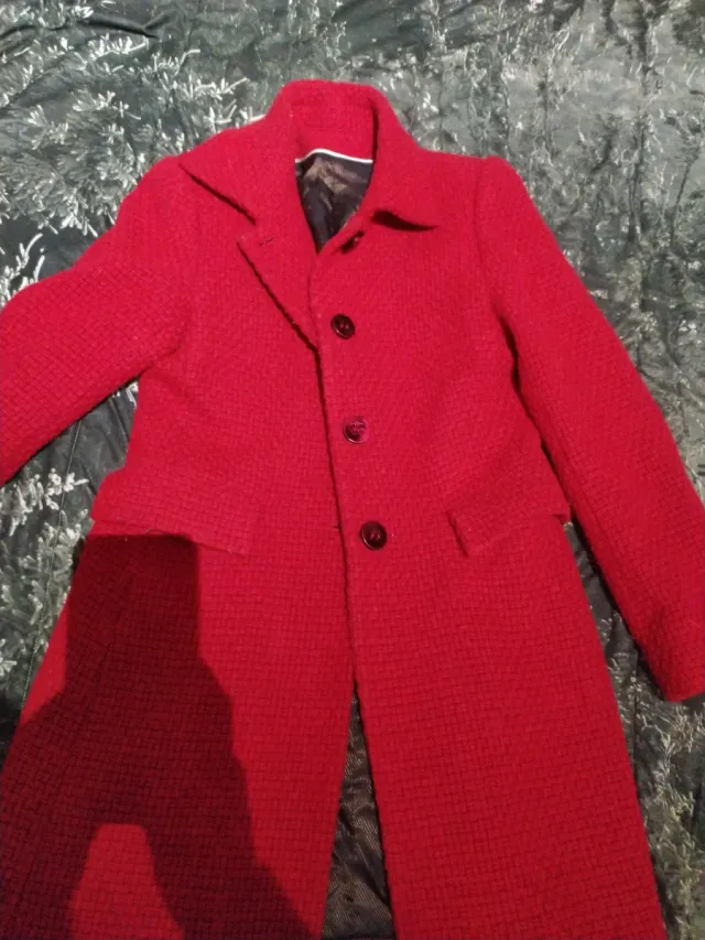 Abrigo rojo mujer