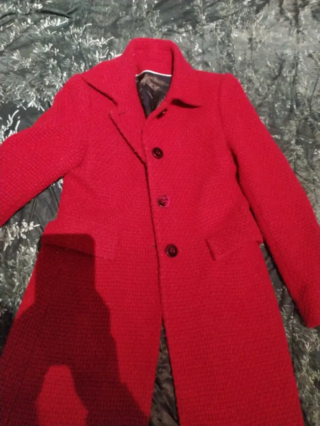 Abrigo rojo mujer