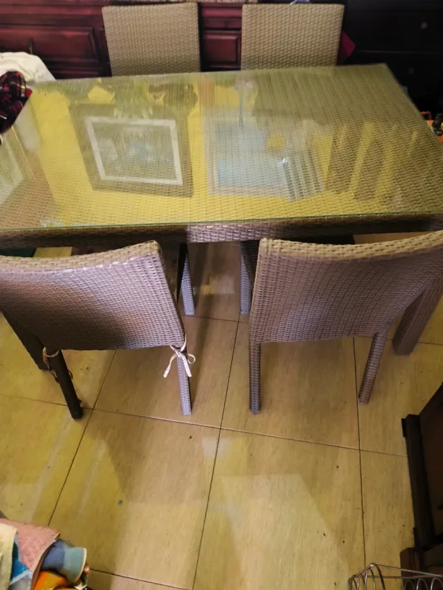 Mesa y sillas de jardín estilo rattan