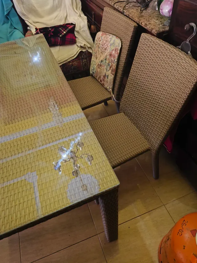 Mesa y sillas de jardín estilo rattan