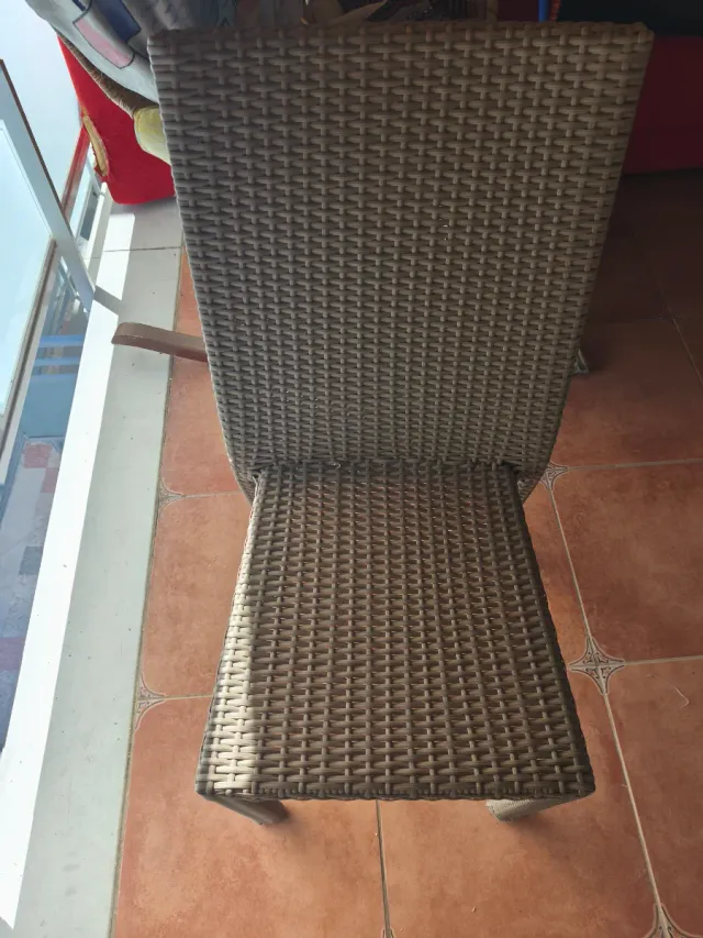 Mesa y sillas de jardín estilo rattan