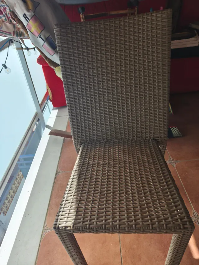 Mesa y sillas de jardín estilo rattan