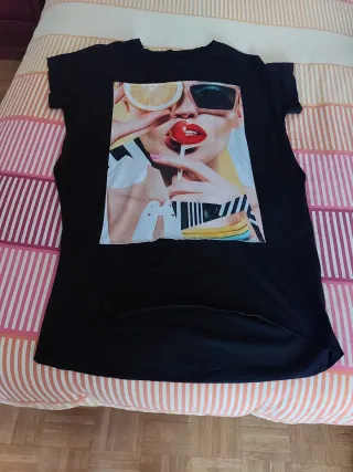 Vestido negro con estampado multicolor