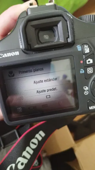 Cámara Canon 1100D + Objetivo 18-55mm