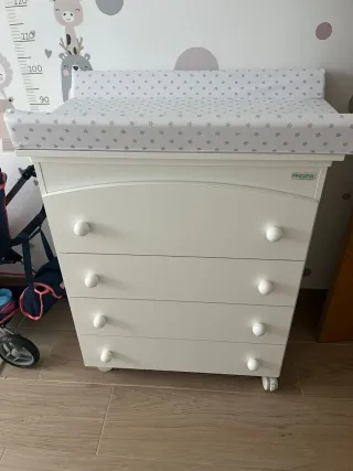 Cambiador con bañera y cajones movil.