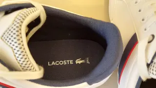 Zapatillas Lacoste Blancas y Azul Marino.
