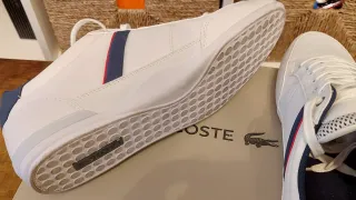 Zapatillas Lacoste Blancas y Azul Marino.