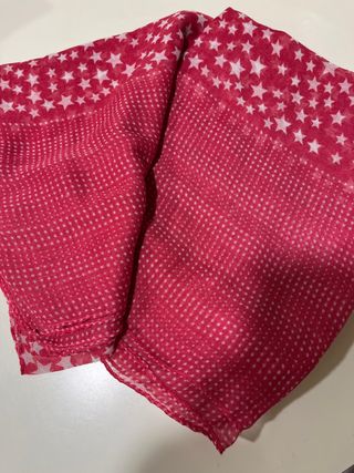 Pañuelo estrellas y topos rojo y blanco