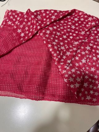 Pañuelo estrellas y topos rojo y blanco