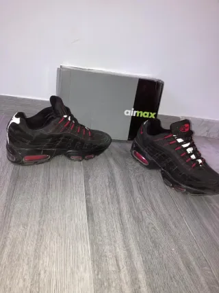 Nike Air Max 95 Talla 43 Negras Rojas