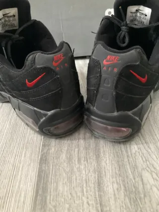 Nike Air Max 95 Talla 43 Negras Rojas