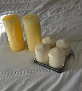 2 Velas Vainilla y 4 blancas Marca ikea,todas 6€