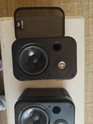 Altavoces JBL Control One Negros