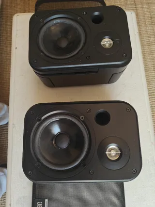 Altavoces JBL Control One Negros