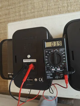 Altavoces JBL Control One Negros