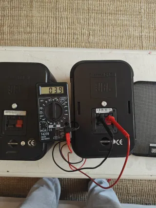 Altavoces JBL Control One Negros