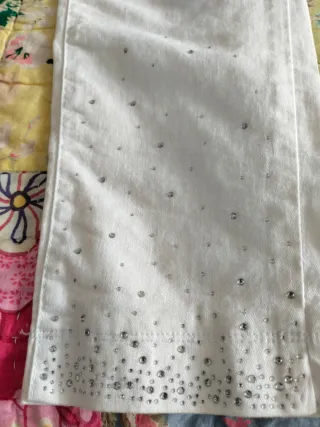 Pantalones blancos con brillos