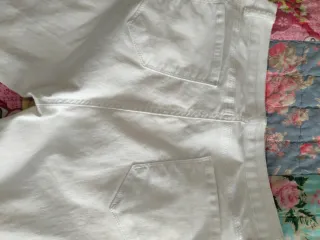 Pantalones blancos con brillos