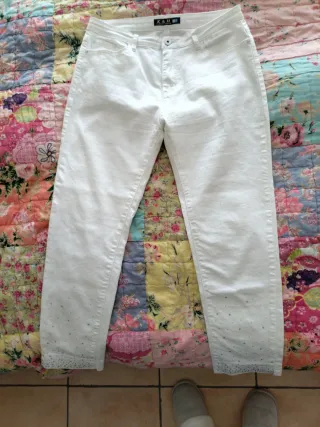 Pantalones blancos con brillos