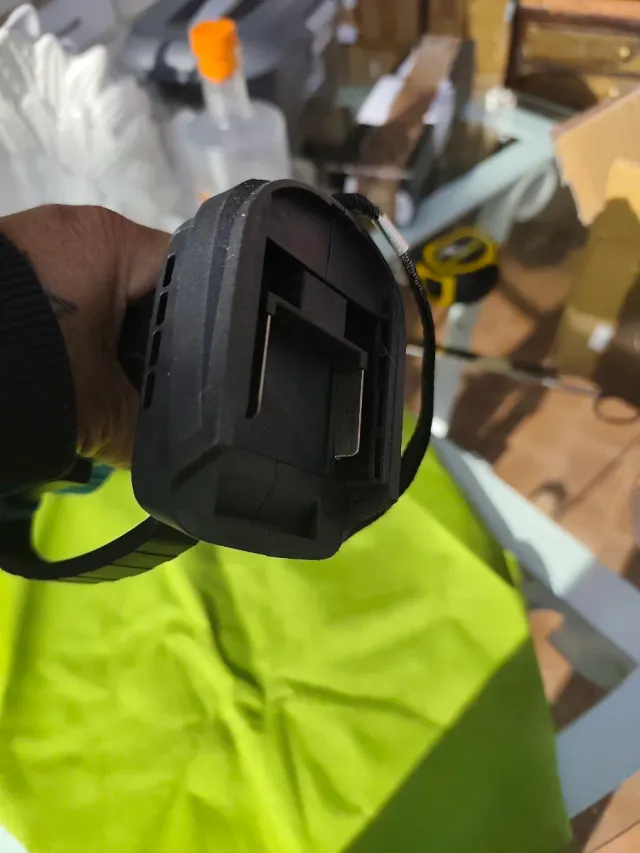 Mini motosierra sin batería