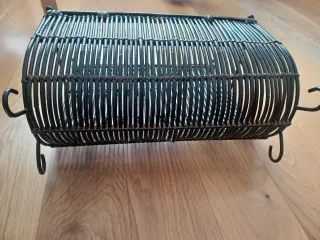 Revistero de mimbre y metal