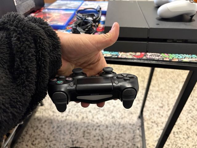PS4 1TB + 2 Mandos + Juegos