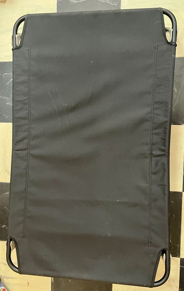 Cama elevada para perros impermeable