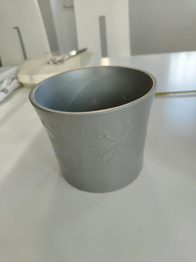 2 tiestos cerámica blanco y gris