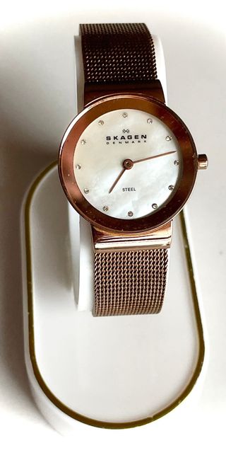 Reloj Skagen Mujer en oro rosa ,blanco madre perla