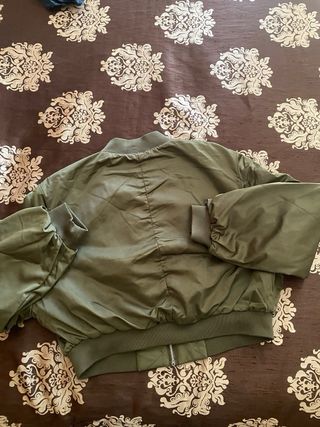 Cazadora bomber verde oliva Stradivarius