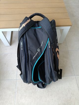 Paletero Bullpadel Negro y Azul