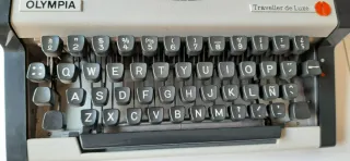 Máquina de escribir Olympia Traveller de Luxe