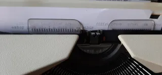 Máquina de escribir Olympia Traveller de Luxe