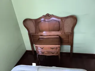 SE RETIRA Cabecero antiguo de madera y ratán
