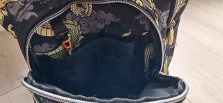 Mochila escolar Totto con ruedas y diseño dragón