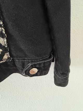 Chaqueta Stradivarius Negra con Borrego