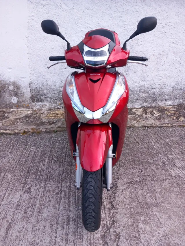 Honda SHI 300 Scooter Roja