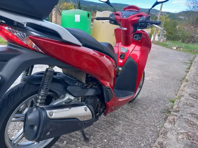 Honda SHI 300 Scooter Roja