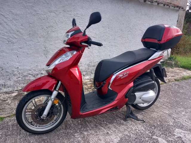 Honda SHI 300 Scooter Roja