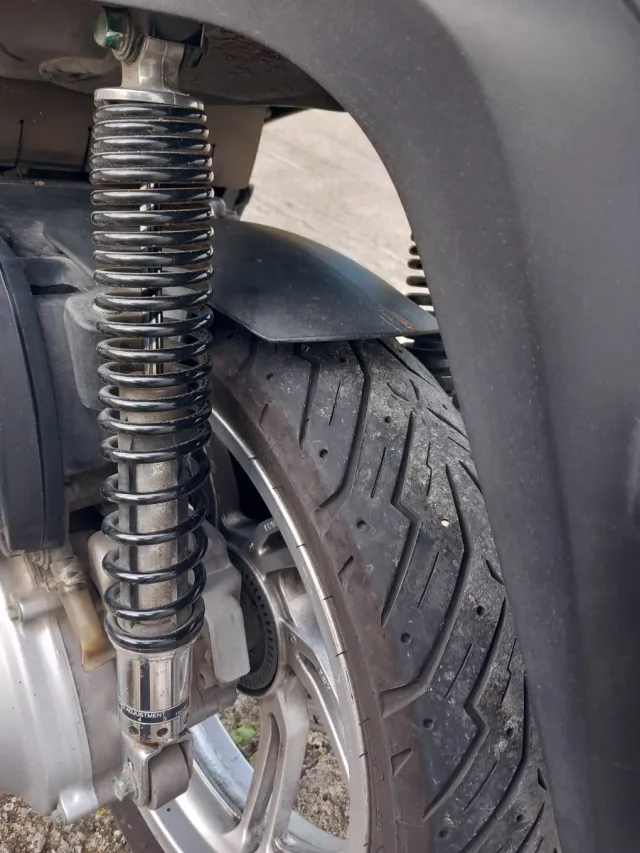 Honda SHI 300 Scooter Roja