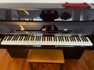 Piano de pared caoba oscuro