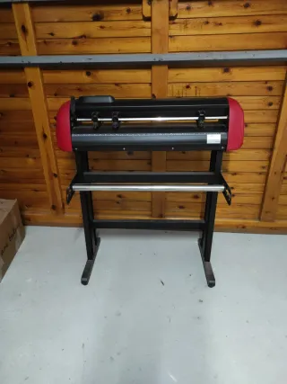 Plotter da taglio per vinile Secabo modello C40