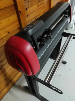 Plotter da taglio per vinile Secabo modello C40