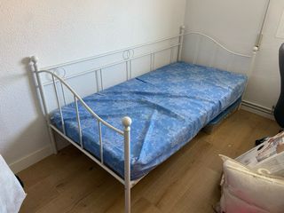Cama individual metálica con colchón