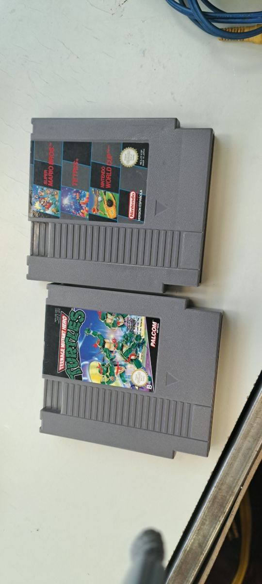 Nintendo Nes con due cartucce