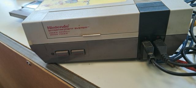Nintendo Nes con due cartucce